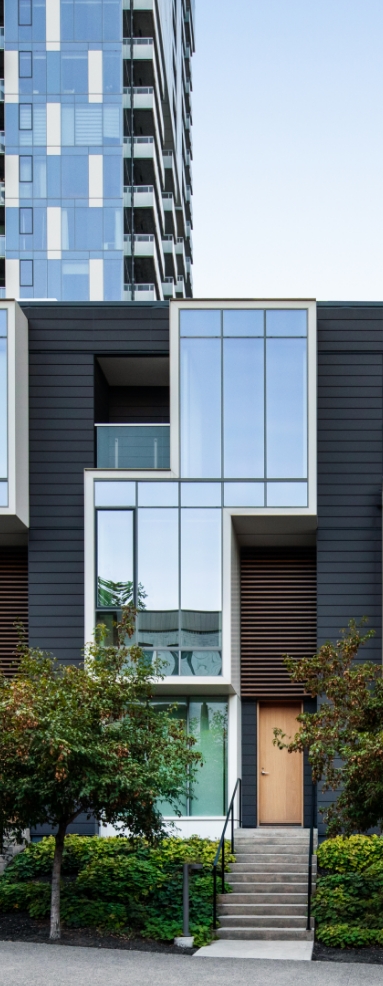 Façade extérieure d’un édifice de condos neufs à Montréal